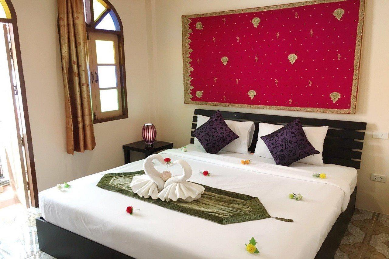 Goldsea Beach Patong Екстериор снимка