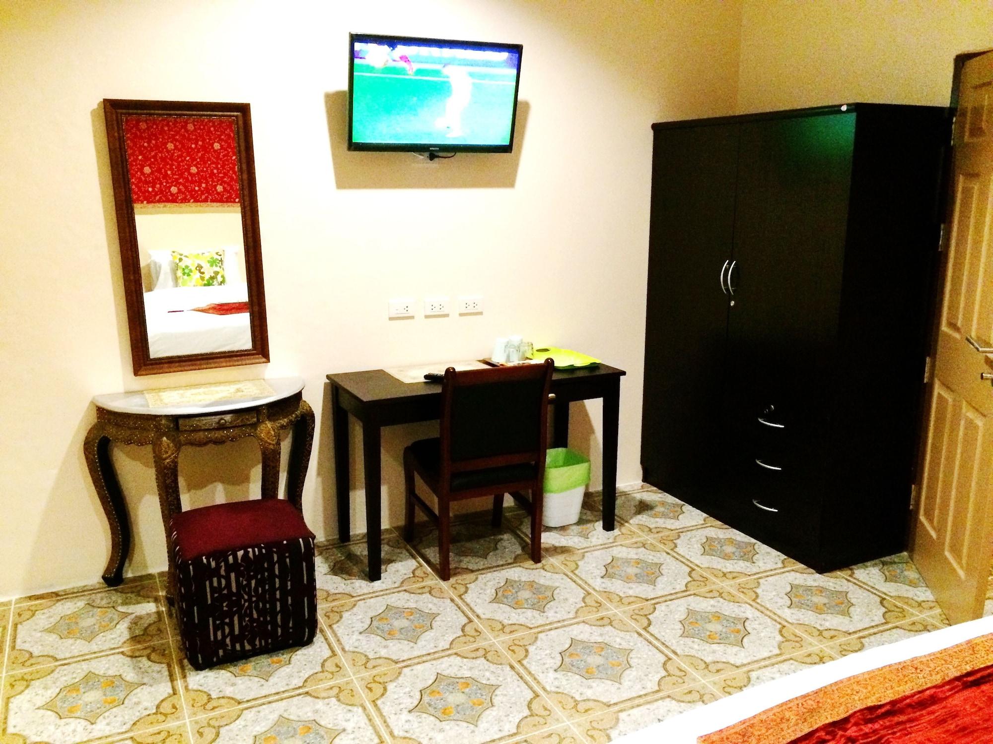 Goldsea Beach Patong Екстериор снимка