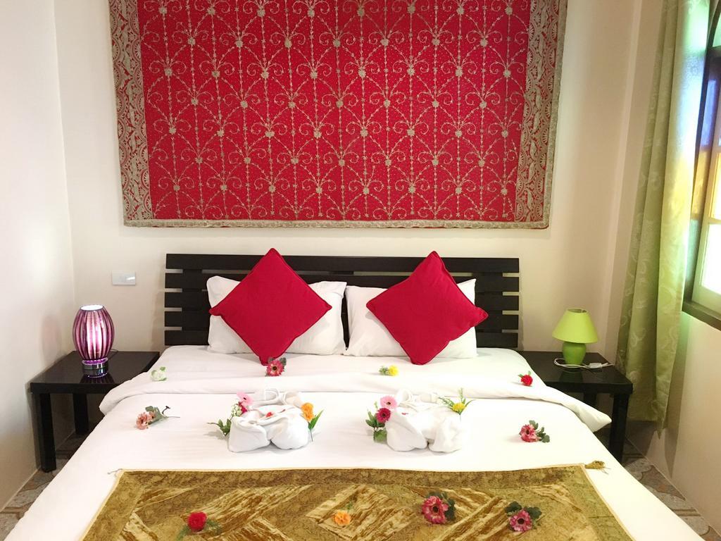 Goldsea Beach Patong Екстериор снимка