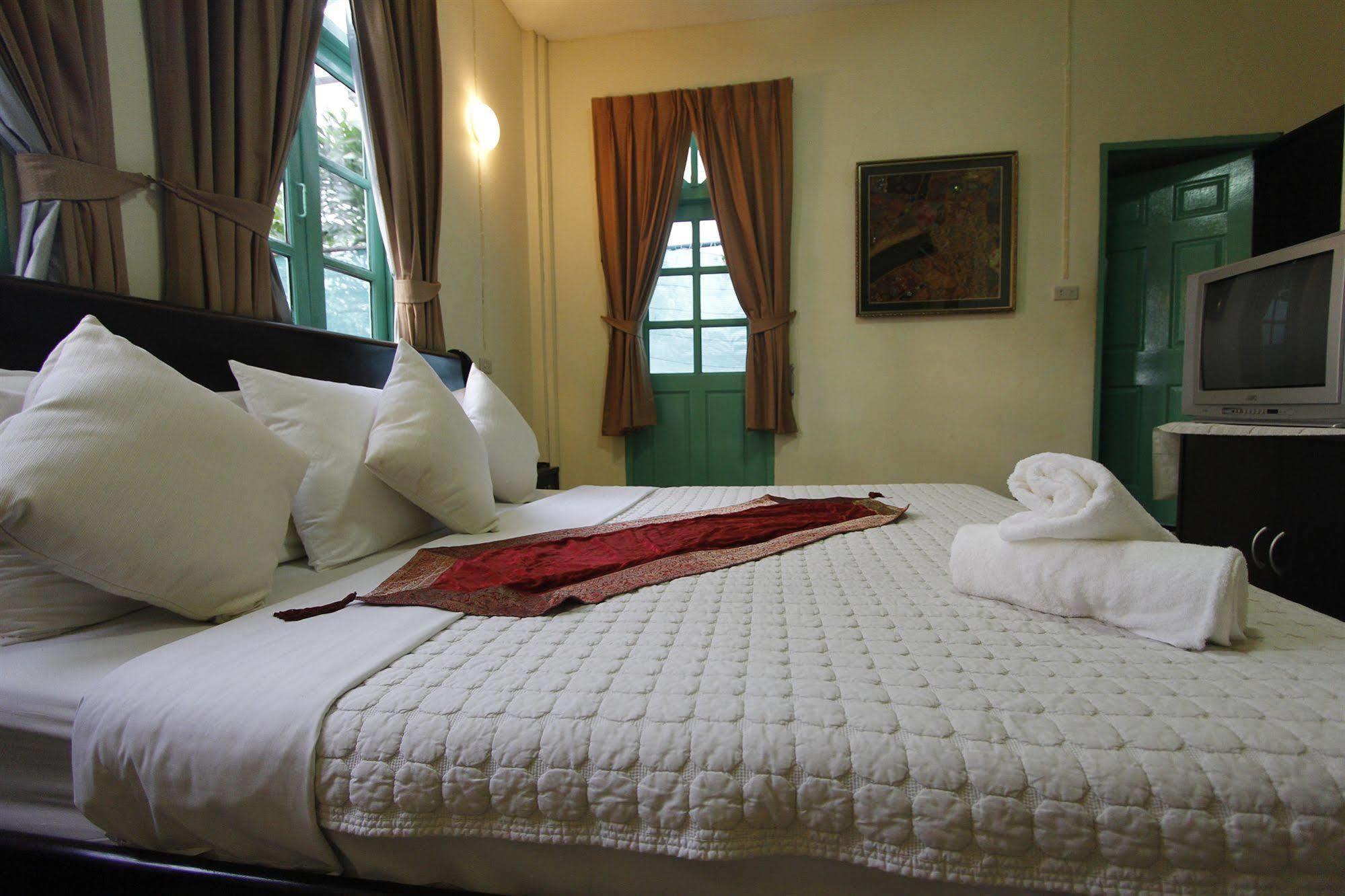 Goldsea Beach Patong Екстериор снимка